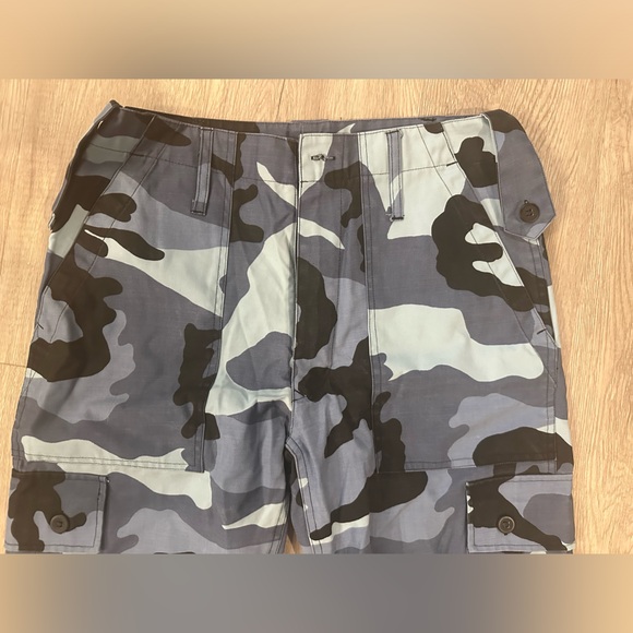 Urban Outfitters Blue Camo Pants (Size 30) - Picture 2 of 9